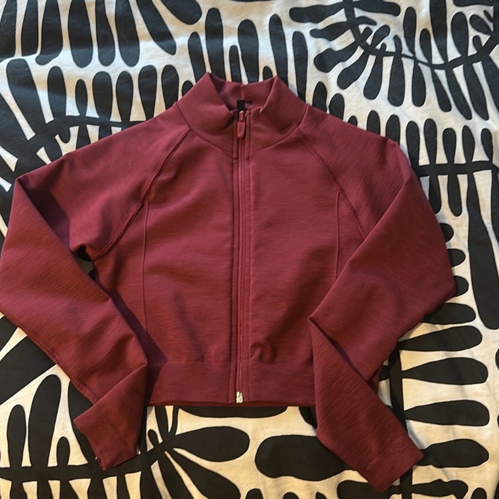 Alphalete amplify jacket crop